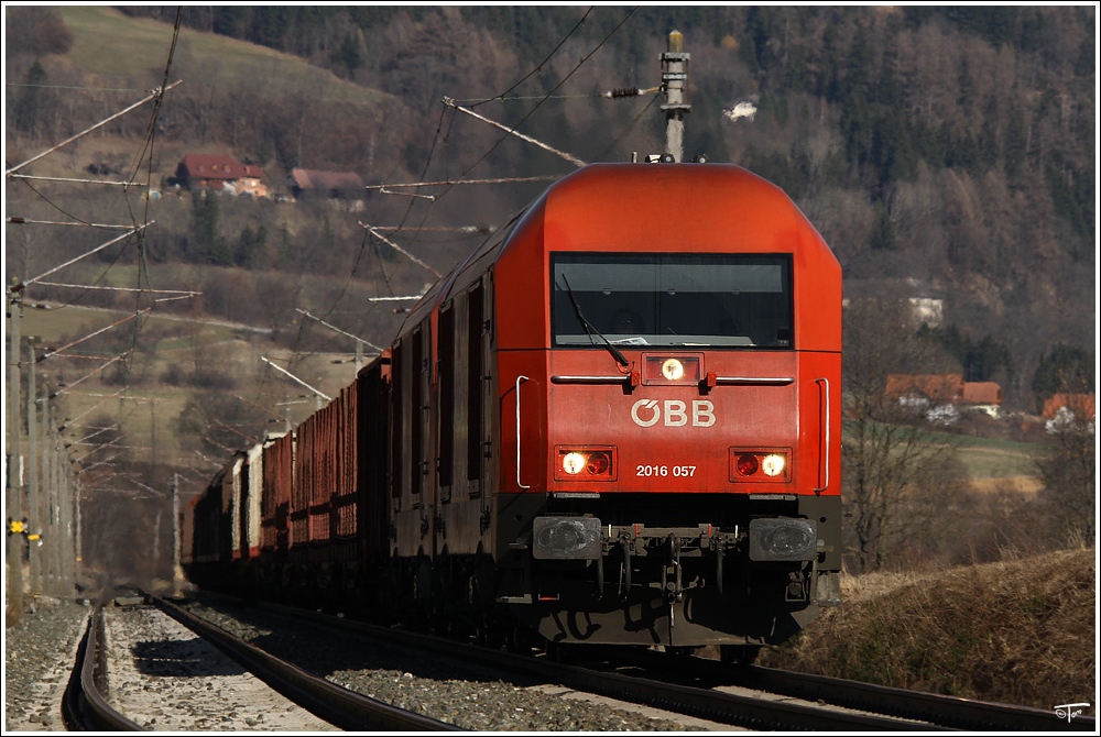 Teleaufnahme der beiden Dieselloks 2016 057 + 2016 058 welche diesen G�terzug in Richtung Unzmarkt ziehen.  
St Georgen ob Judenburg 21.03.2011