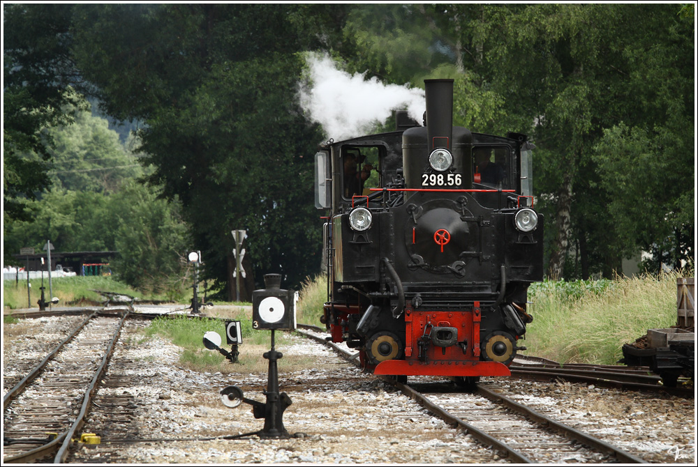 Teleaufnahme der Dampflok 298.56 beim Umsetzen im Bahnhof Stainz.
11.6.2011