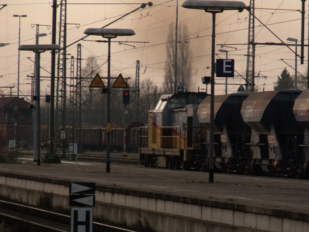Telebild auf eine mir unbekannte Rent-a-Rail Diesellok. (20.11.2009, Plattling)