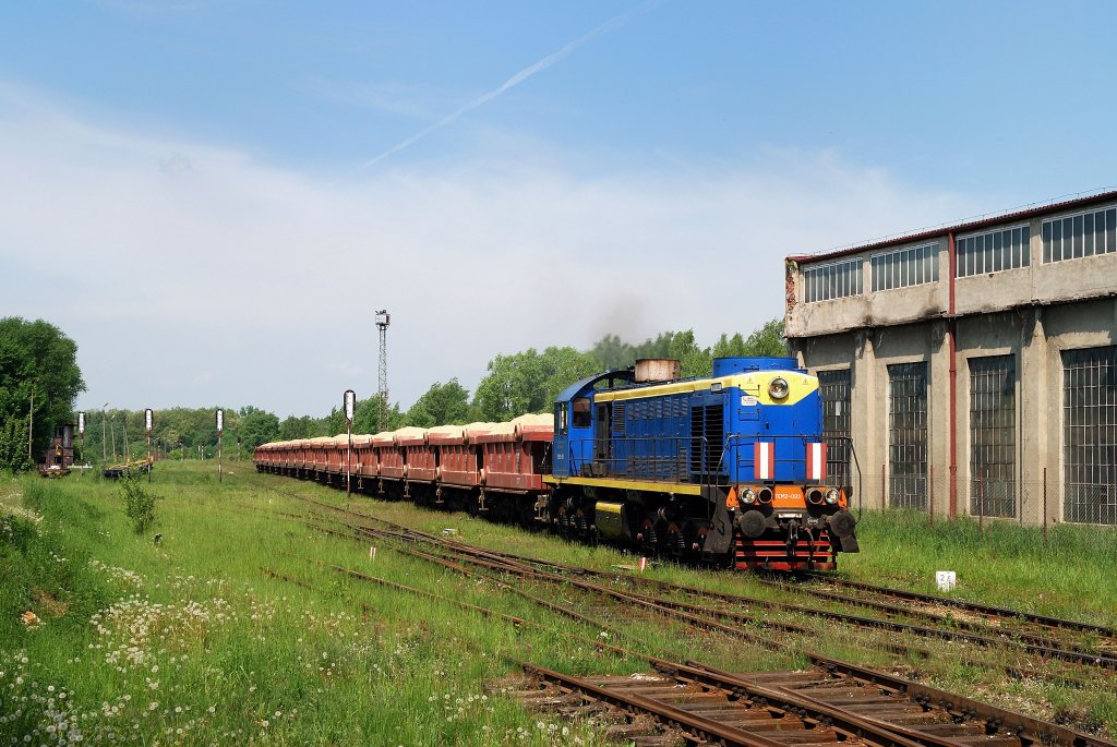 TEM2-093 mit Sandzug in Pyskowice (20.05.2011)