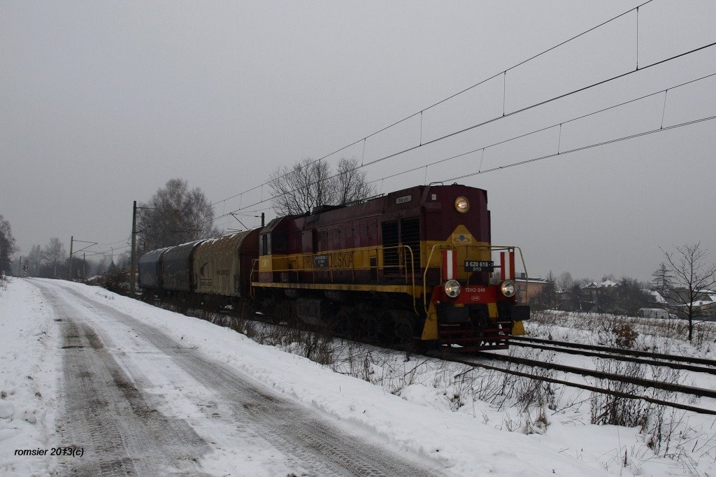 TEM2-240 das Rail Polska mit 3 Schibeplanenwagen in Tichau am 09.01.2013.