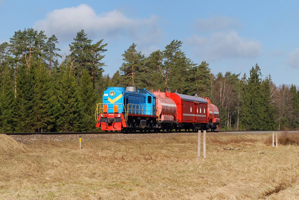 TEM2-6435 mit Spritzzug bei Puze (30.04.2013)