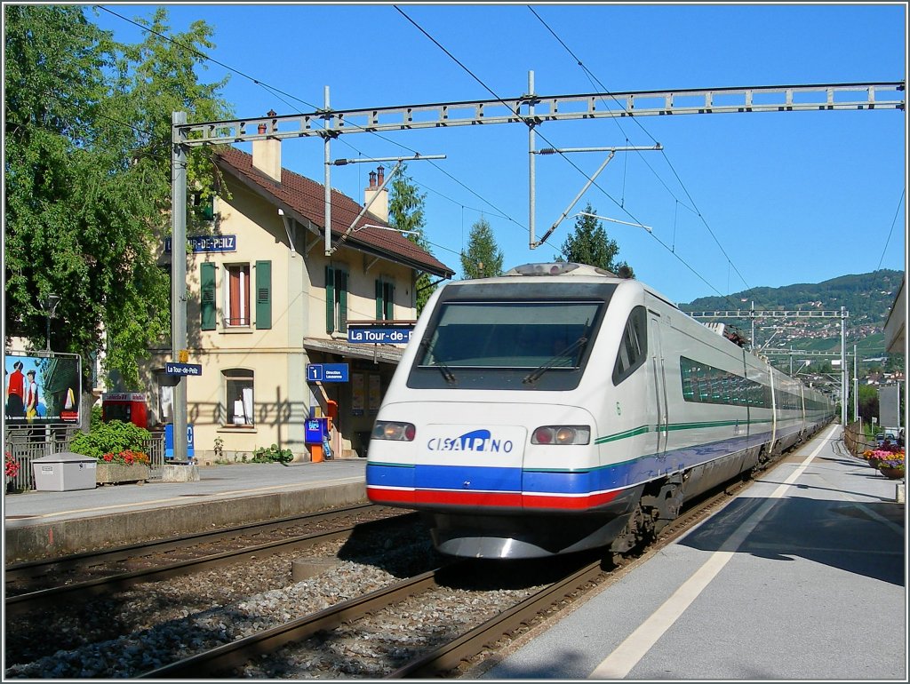 Tempi passati: CIS ETR 470 von Genve auf dem Weg nach Italien bei der Durchfahrt in La Tour de Peilz. 
15. August 2006