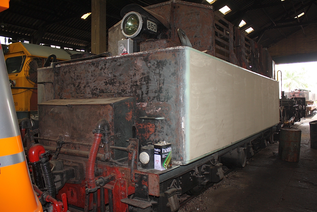 Tender der 850 am 19.Mai 2012 während der Aufarbeitung im Depot Thon Buri. 

