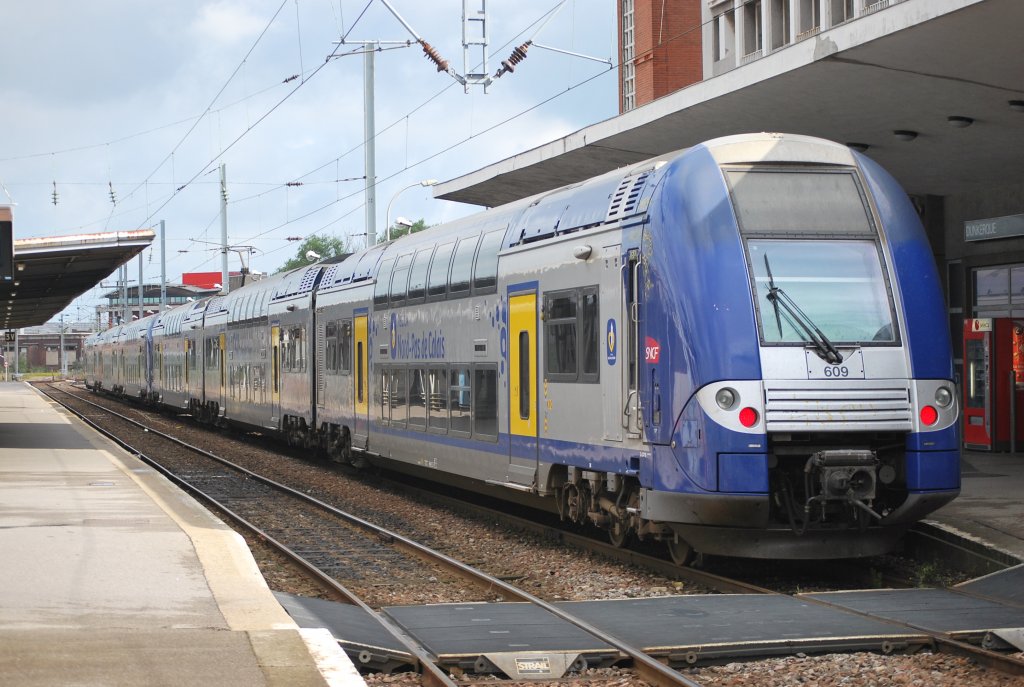 TER 2N NG (Zx24717) der Region Nord-Pas de Calais im Bahnhof Dunkerque (Juli 2011).