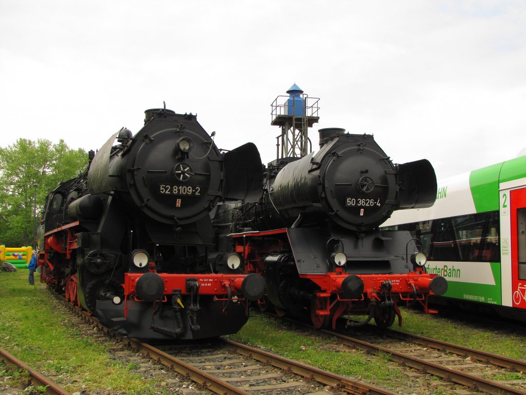TEV 52 8109-2 und 50 3626-4 am 25.05.2013 beim 18. Eisenbahnfest unter dem Motto  DR E-Loktreffen  des Thringer Eisenbahnvereins im ehem. Bw Weimar.