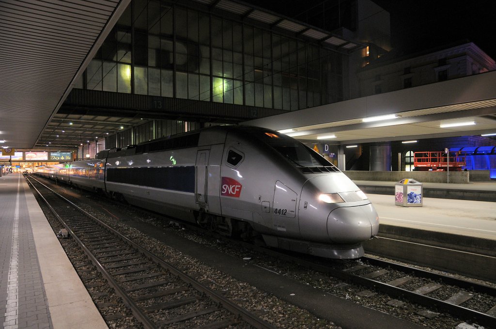 TGV 384 024 am 23.01.11 als TGV 9567 nach Paris in Mnchen Hbf