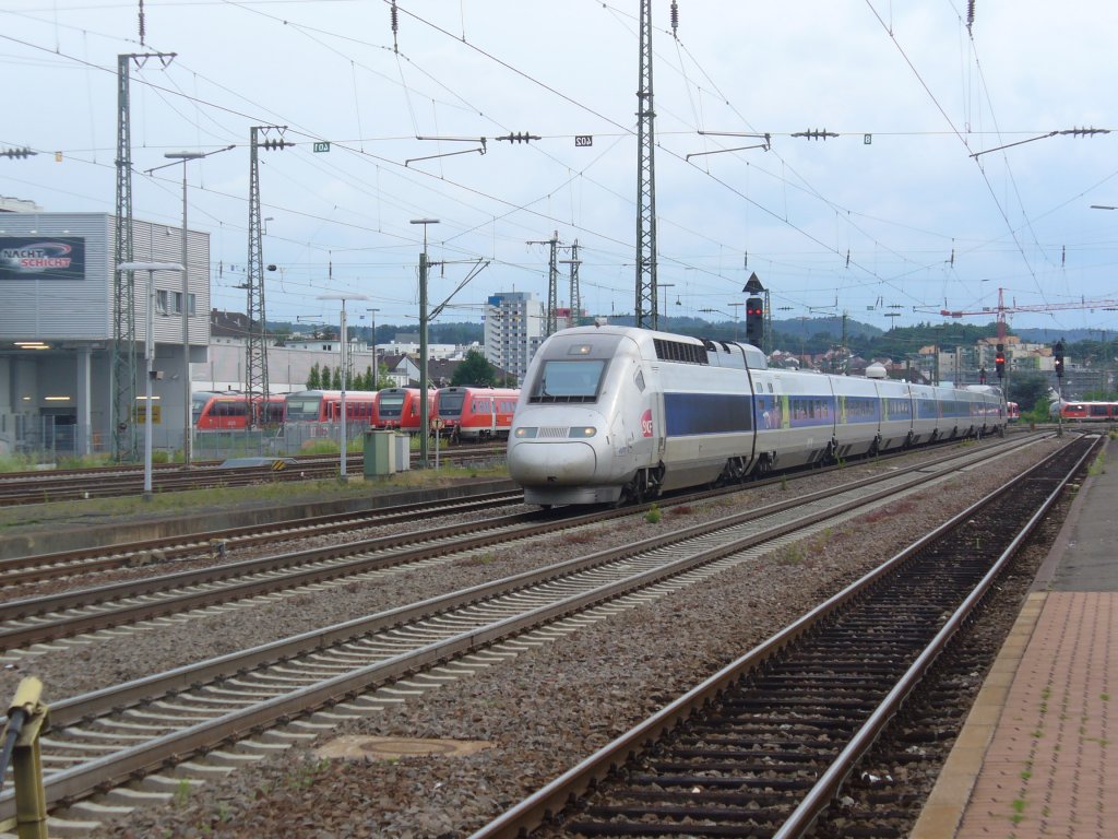 TGV 4401 als TGV 9557 Paris Est - Frankfurt (Main) am 17.06.2011 bei der Einfahrt in Kaiserslautern Hbf