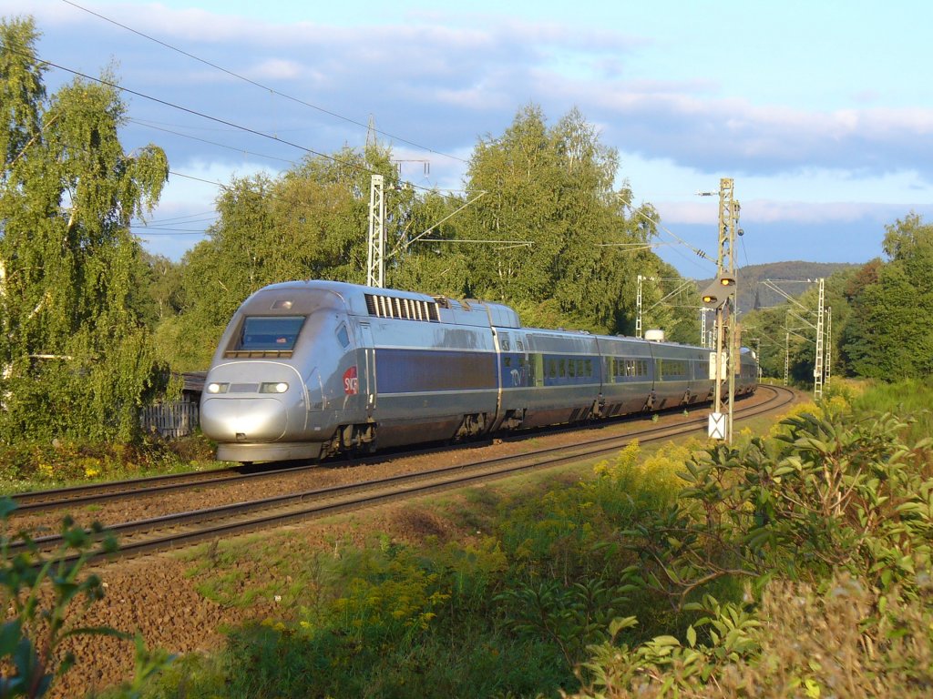 TGV 4407 ist als TGV 9552 Frankfurt (Main) - Paris Est am 20.09.2011 bei Landstuhl