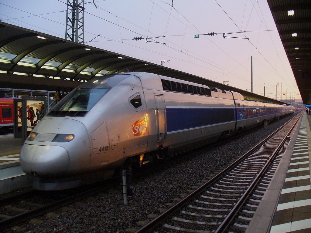 TGV 4410 steht als TGV 9557 Paris Est - Frankfurt (Main) am 04.09.2011 in Kaiserslautern