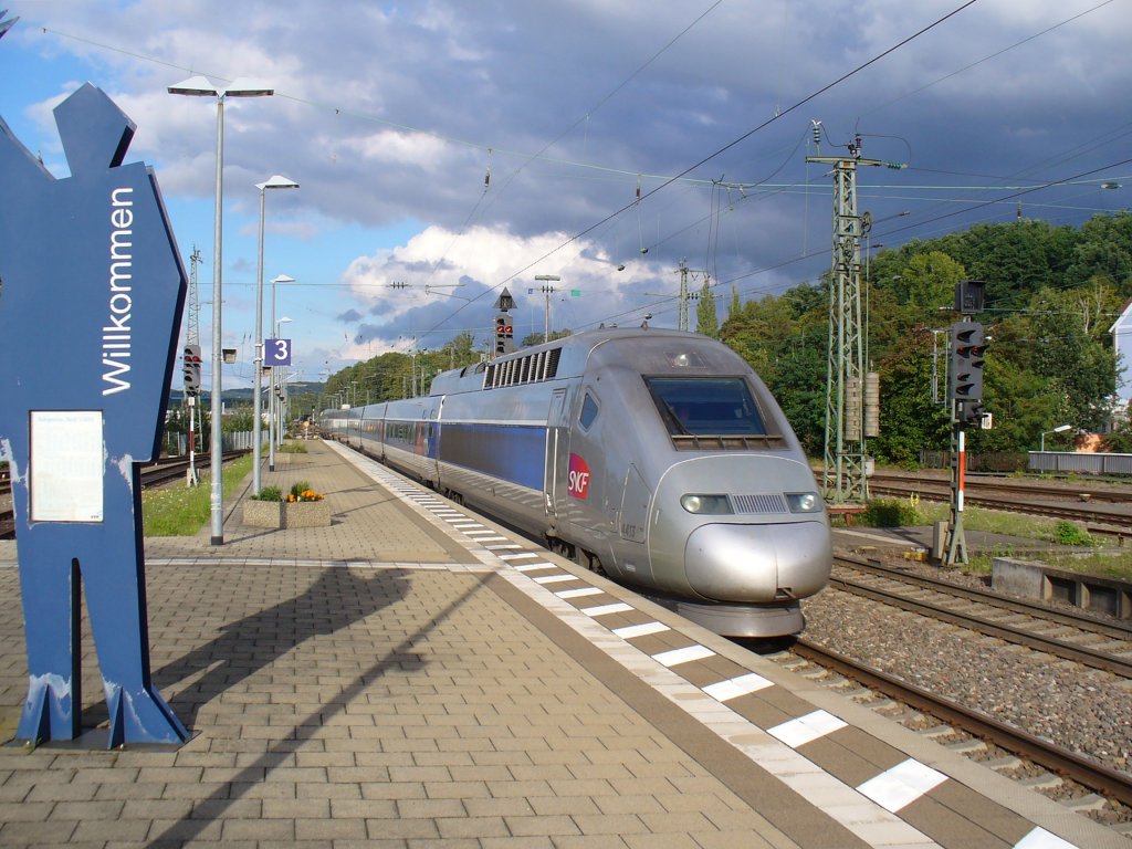TGV 4413 ist als TGV 9552 Frankfurt (Main) - Saarbrcken am 14.08.2011 in Kaiserslautern Hbf