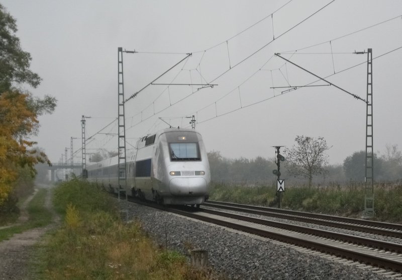 TGV 9573 (Paris Est - Stuttgart Hbf) am 27. Oktober 2009 bei Forchheim.