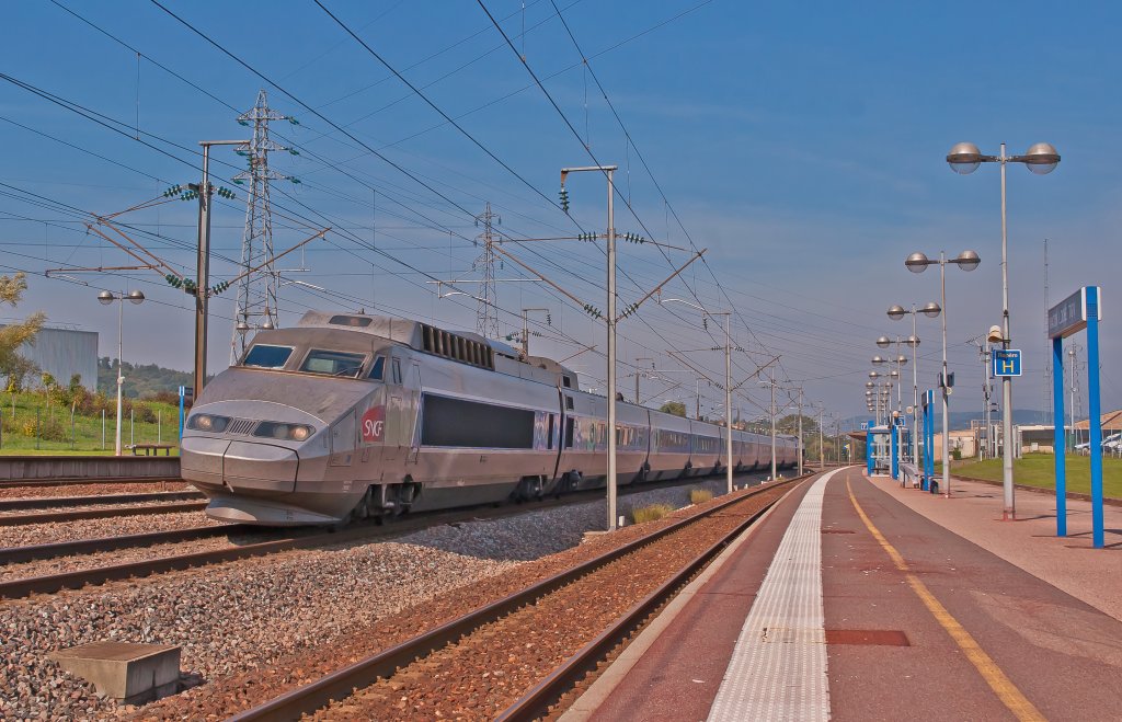 TGV Atlantique bei der Durchfahrt in Macon Loch TGV, Aufgenommen am 06.10.2012