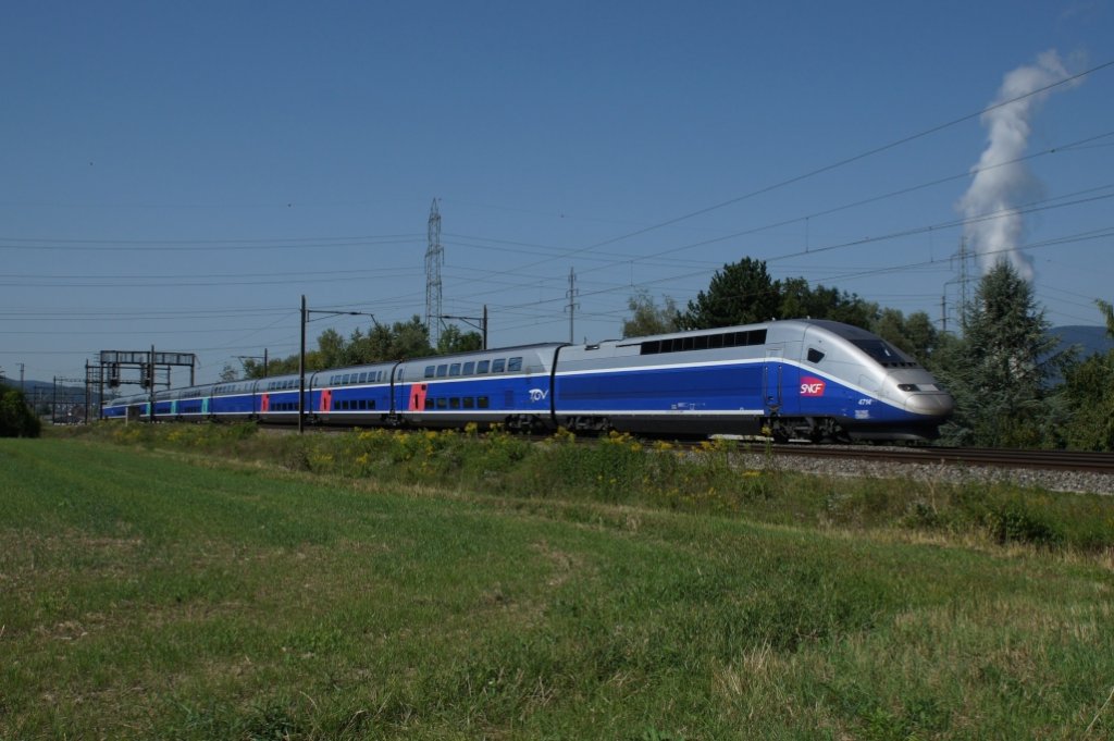 TGV Duplex 4417 befindet sich am 19.8.12 kurz vor Schnenwerd.