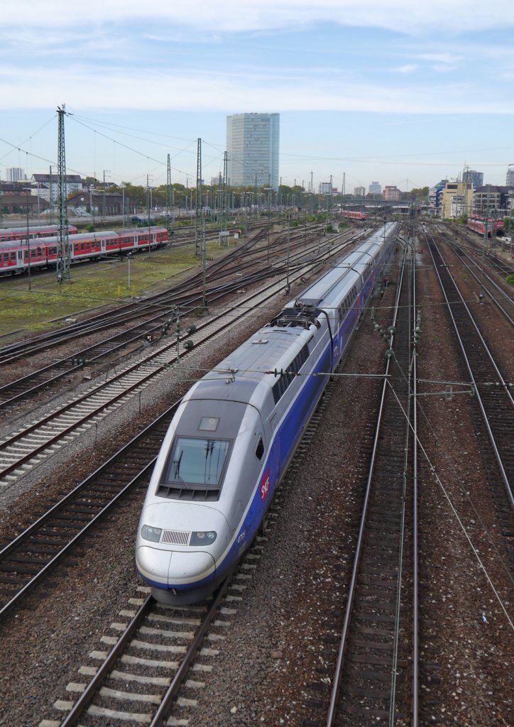 TGV Duplex 4705 fhrt als TGV 9580 aus dem Mannheimer Hbf. (18.10.12)