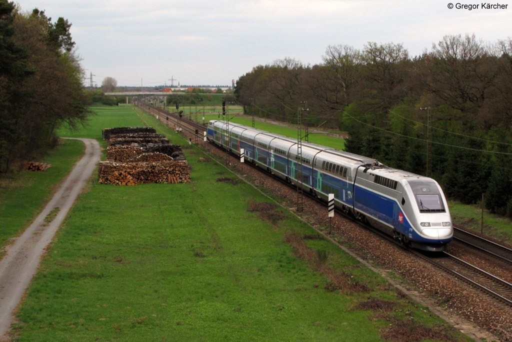 TGV Duplex 4710 als TGV 9580 (Frankfurt (Main) Hbf - Marseille St. Charles) bei Graben-Neudorf. Aufgenommen am 10.04.2012.