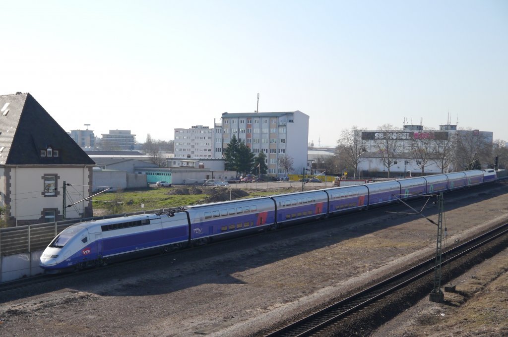 TGV Duplex (4710) bei einer der letzten Testfahrten fotografiert im Mannheimer Rangierbahnhof von einer Fugngerbrcke aus. (20.03.2012)