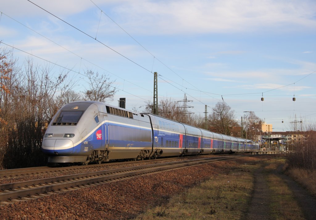 TGV Duplex 4714 ist als Ersatz ICE Frankfurt - Paris Est am 29.12.2012 in Kennelgarten