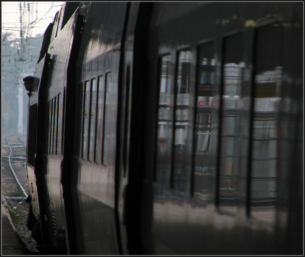 TGV-Führer und sein Zug - 

Strasbourg Gare Centrale, 30.10.2011 (J)