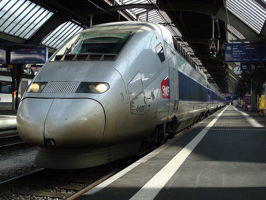 TGV POS 4401 (384 002) beim Anfahren in Zrich HB. Nun gehts los in Richtung Paris-Est, 24. Feb. 2010, 13:03