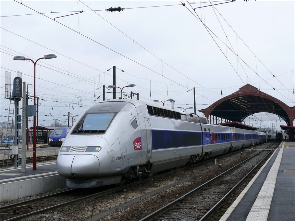 TGV POS 4411 bei Ausfahrt aus Strasbourg als TGV 9211 Paris Est - Zrich HB; 26.03.2009
