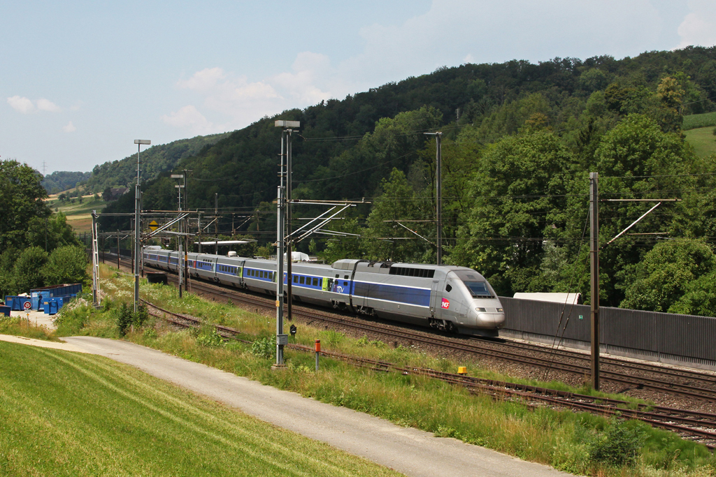TGV POS 4419 am 28.06.2011 bei Tecknau.