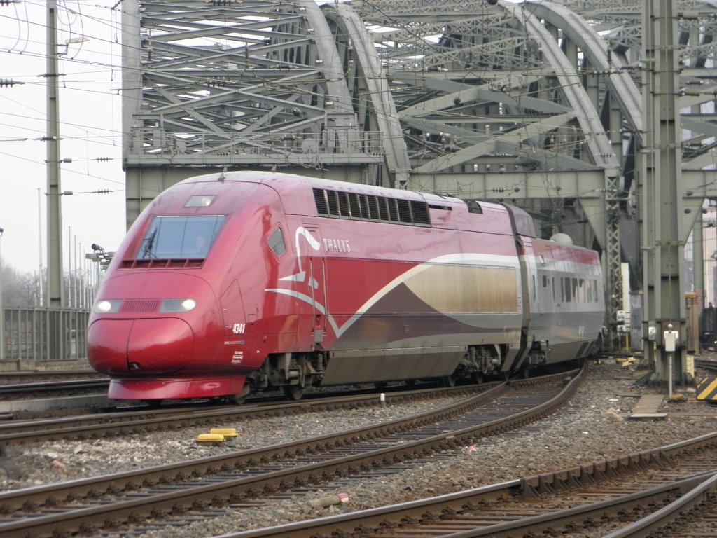 TGV Thalys bei der einfahrt in den Klner Hbf am 19.2.2011