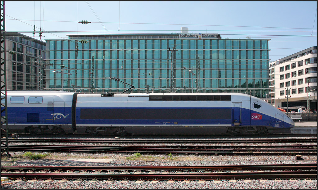 TGV-Triebkopf -   

TGV-Euroduplex im Stuttgarter Hauptbahnhof. 

21.07.2013 (M)