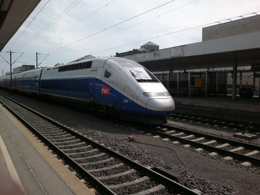TGV Triebzug auf Testfahrt in Hannover HBF, am 26.05.2011.