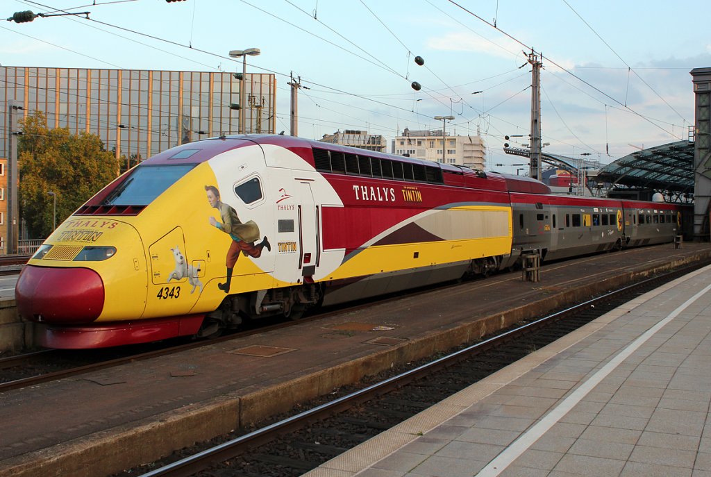 Thaly´s 4343 mit neuer  Tim & Struppi  Werbung in Kln Hbf am 30.10.2011