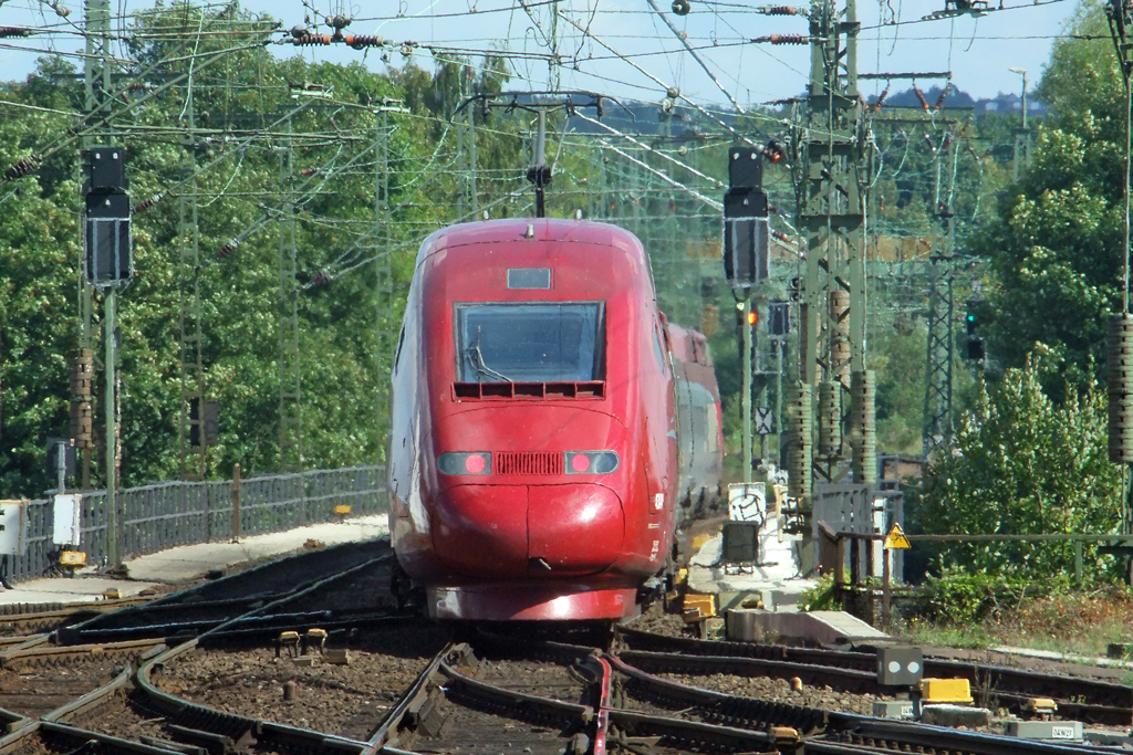 Thalys 4303 bei der Ausfahrt in Aachen Richtung Kln 31.8.2010