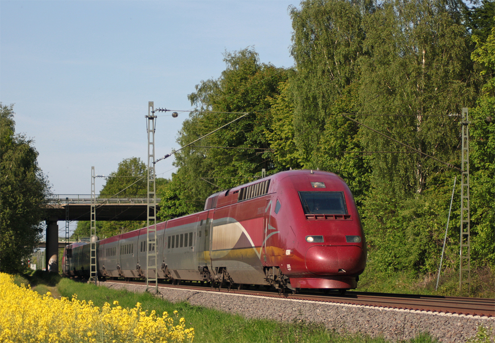 Thalys 4304 als THA aus Kln nach Paris-Nord als Umleiter zwischen Geilenkirchen und bach-Palenberg am Km 26.0, 22.5.10