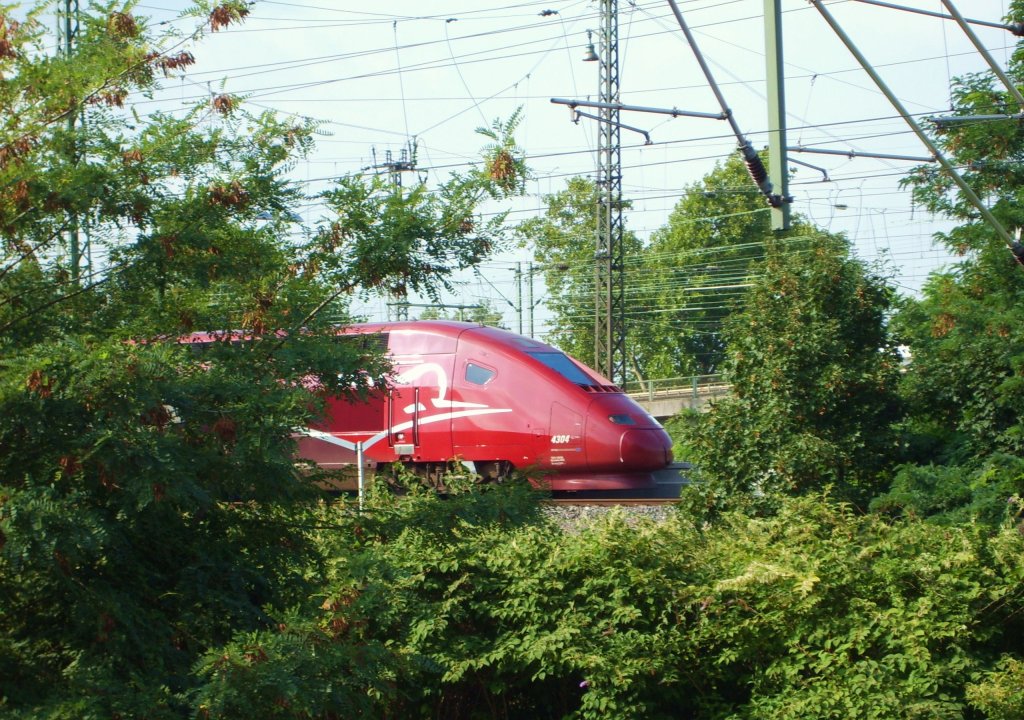 Thalys 4304 in Kln Messe/Deutz auf seiner kurzen fahrt ins Deutzerfeld. 03.09.2010