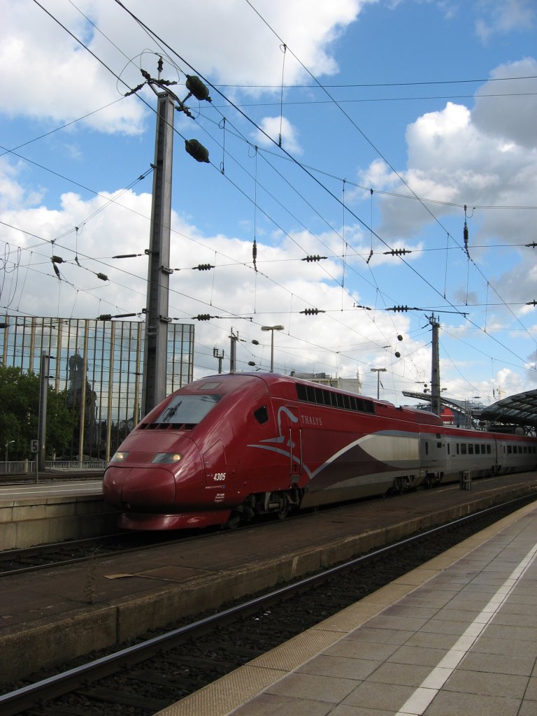Thalys 4305 (diesmal im Hochformat) aufgenommen am 25.9.10 in Kln Hbf.