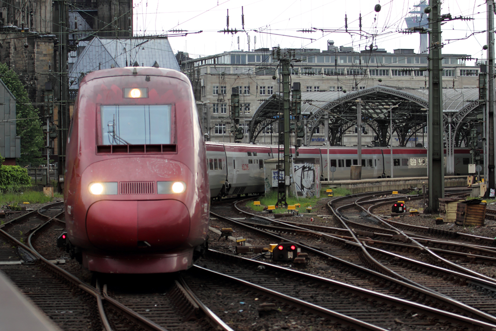 Thalys 4332 bei der Ausfahrt aus Kln Hbf. 20.5.2013