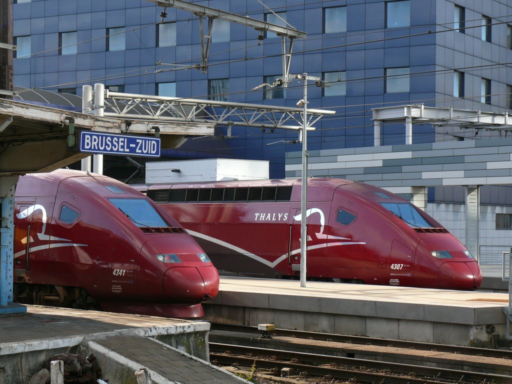 Thalys 4341 und 4307 Seite an Seite in Bruxelles-Midi. Das Bild entstand am 17/09/2010 vom Bahnsteig 10.