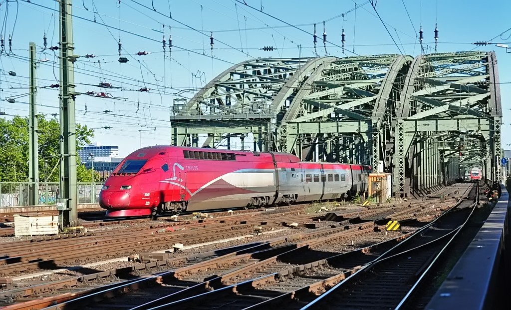 Thalys 4345 (SNCF) von Hohenzollernbrcke zum Klner-Hbf - 10.10.2010
