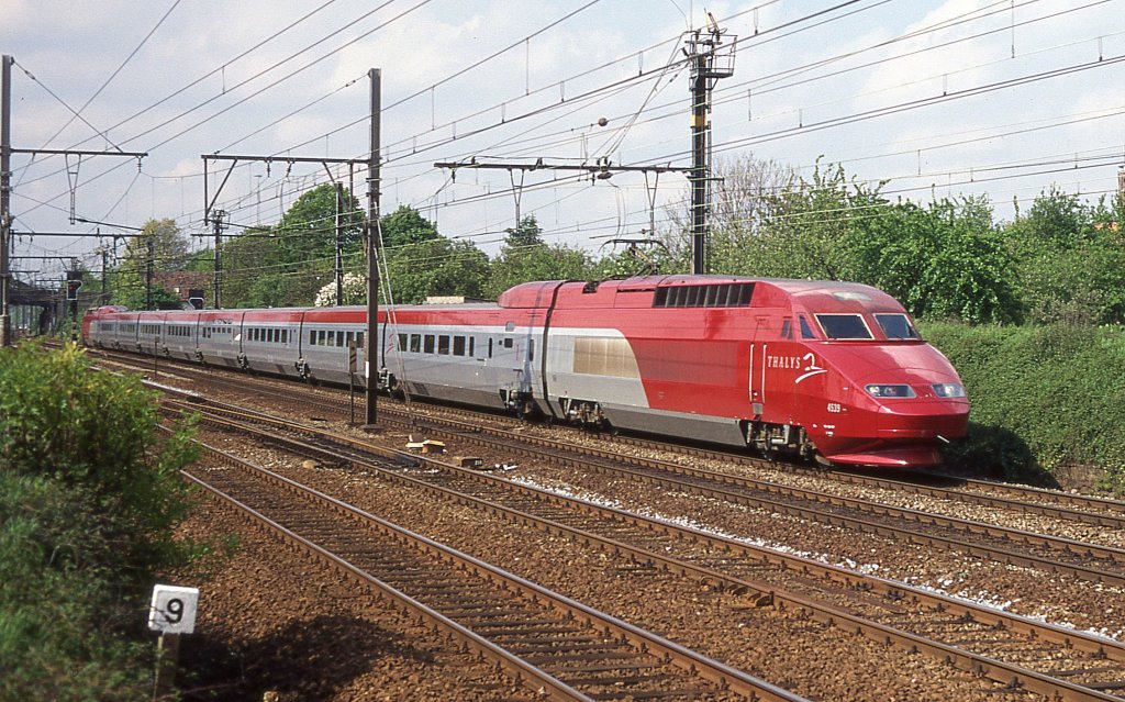 Thalys der SNCF Nr. 4539 am 9.5.1997 bei Lint in Richtung Brssel 
um 16.28 Uhr fahrend.