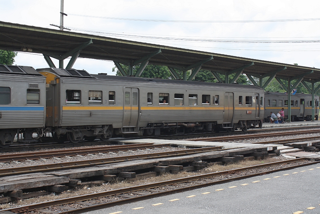 THN 1128 als EXP-DRC 71 (Bangkok - Si Sa Ket) am 24.August 2010 im Bf. Ban Phachi.