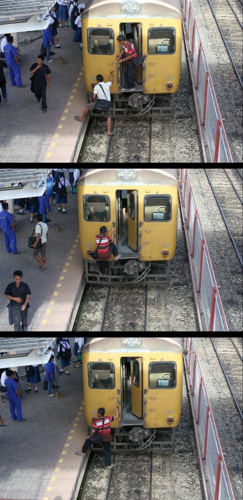 TiT - This is Thailand 3/3: Wenns vermeindlich schneller geht, dann wird auch schon mal die Stirntüre zum Aussteigen benutzt. ORD 430 aus Bua Yai Jn. mit dem พซข.26 (พซข. = BTD/Bogie Trailer Diesel Railcar With Driving Cab, Hitachi/Nippon Sharyo, Bauj. 1971) am Schluß ist am 16.Juni 2011 auf Gleis 2 im Bf.Nakhon Ratchasima angekommen.
