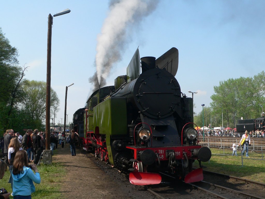 Tkt48 191 am 1.5.2010 in Wolsztyn. Nach der Parade fuhren die Dampfloks einzeln ins Betriebswerk.