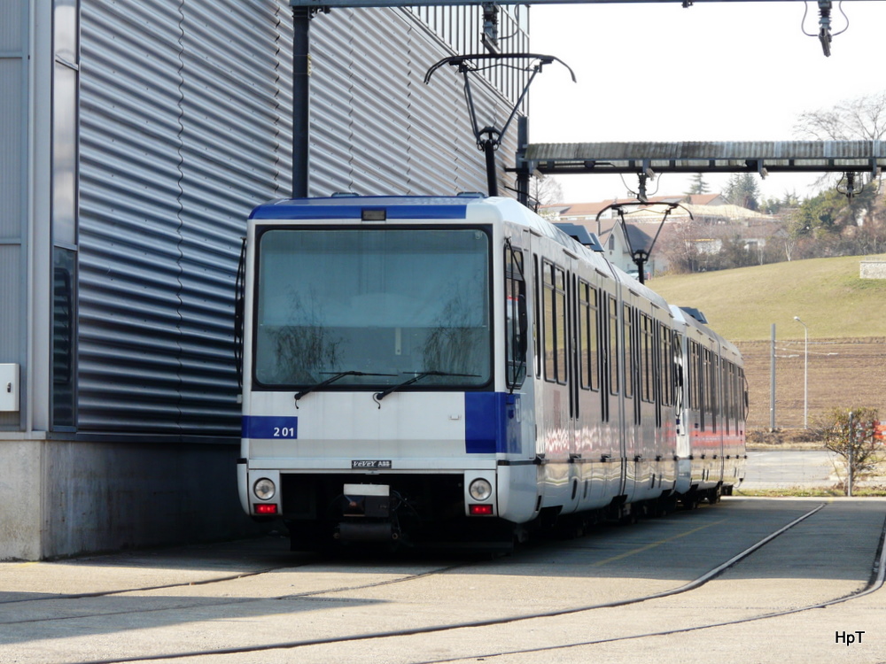 tl Mtro Ouest M1 - Triebwagen Bem 4/6 558 201 im Betriebsareal in Renens EPLF am 22.01.2011 .. Stadtpunkt des Fotografen auserhalb des Betriebsareals