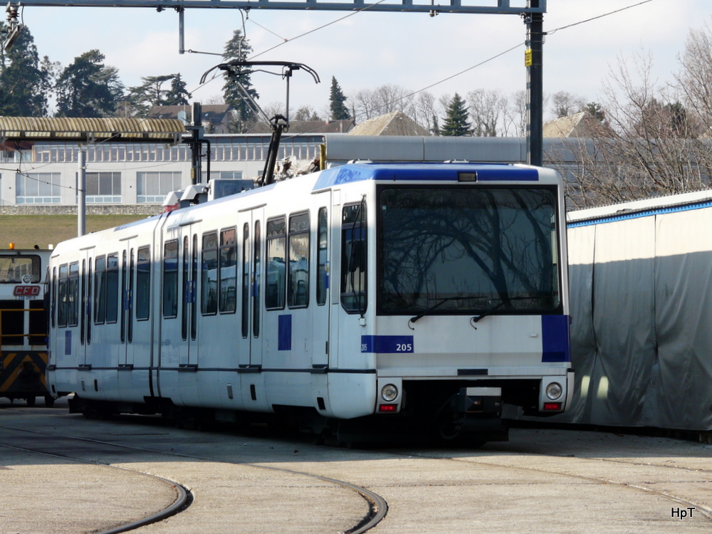 tl Mtro Ouest M1 - Triebwagen Bem 4/6 558 205 im Betriebsareal in Renens EPLF am 22.01.2011 .. Stadtpunkt des Fotografen auserhalb des Betriebsareals

