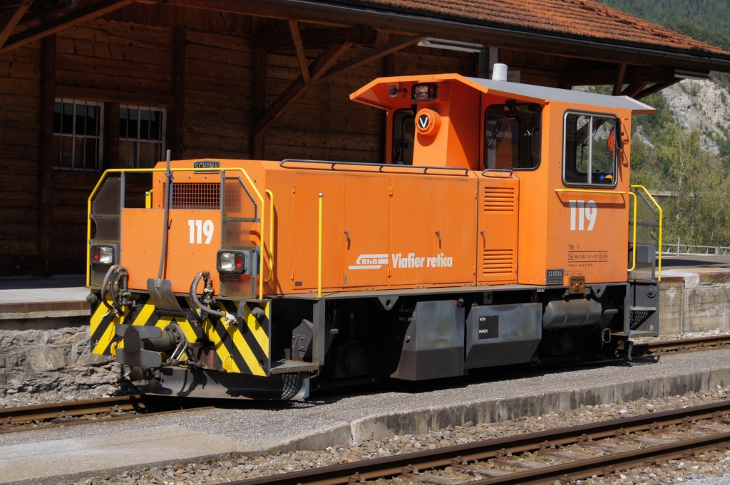 Tm 2/2 119 steht am 2.9.11 abgestellt in Reichenau-Tamins.