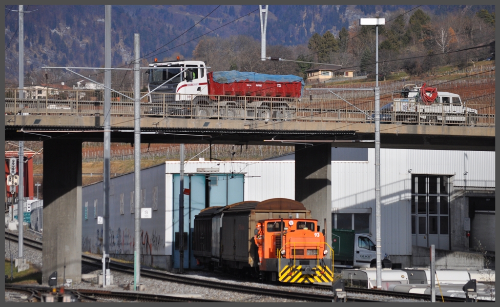 Tm 2/2 93 im Anschlussgleis der Valser Mineralquellen in Untervaz-Trimmis. (01.12.2011)