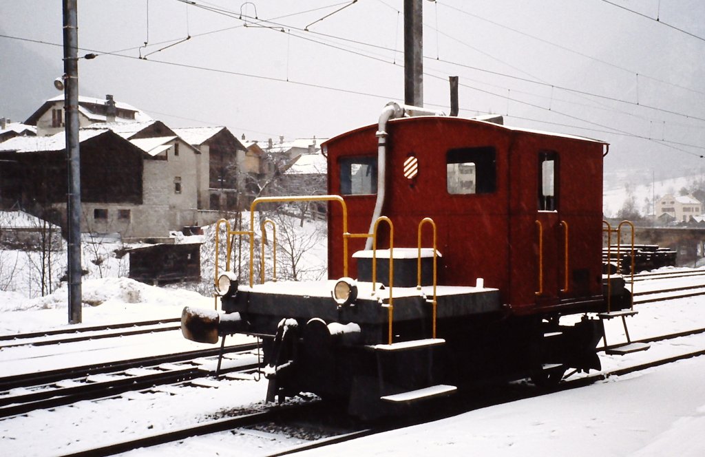 Tm 2/2 Nr. 514 der MO (jetzt TMR) bei leichtem Schneefall im Februar 1987 abgestellt in Le Chable.