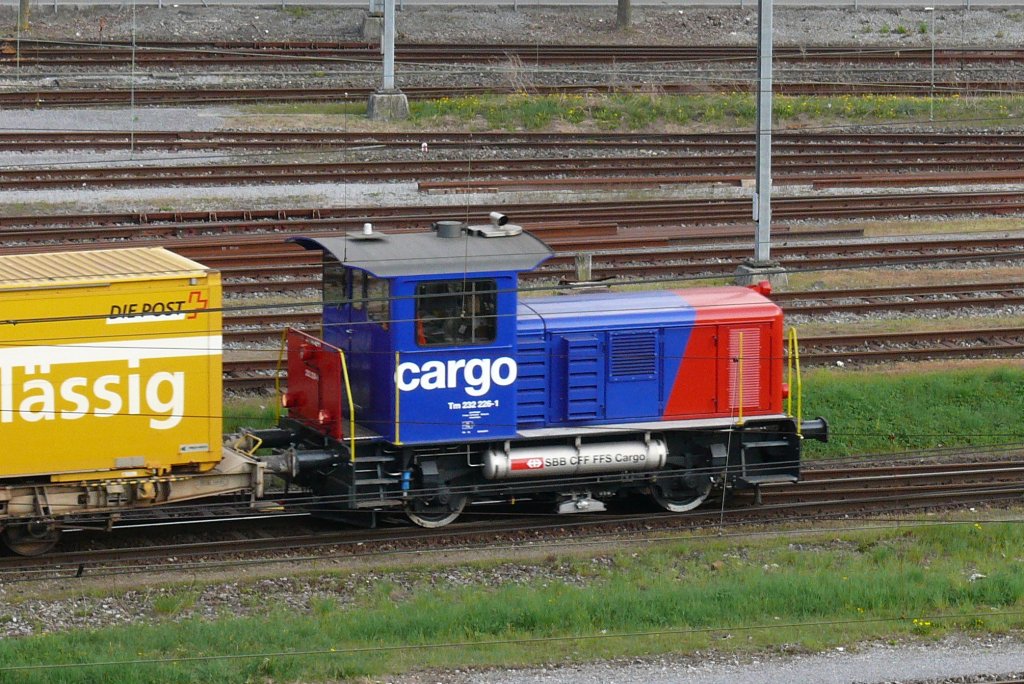 Tm IV 232 226-1 revidiert in Cargo-Farben in St. Galler Gterbahnhof am 26.04.10