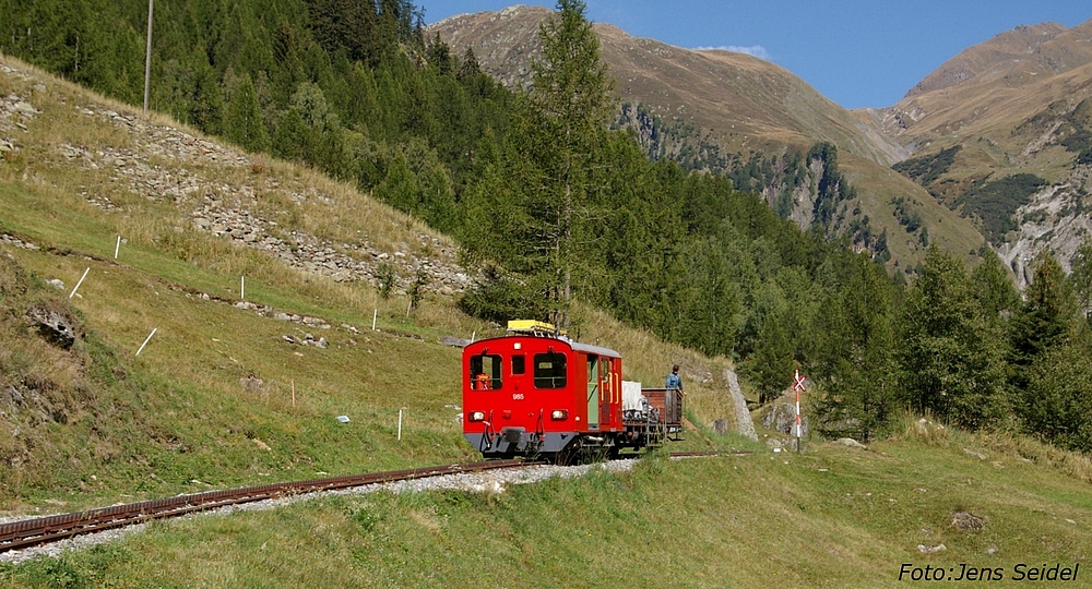 Tmh 985 der Dampfbahn Furka-Bergstrecke als Lschzug am 16.09.2011 bei Oberwald.