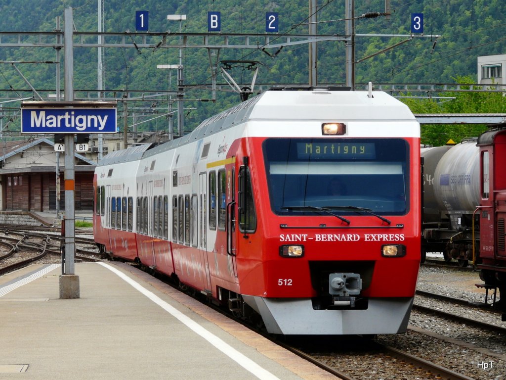 tmr 1435 mm - Triebzug RABe 527 512-8 in Martigny am 10.05.2010