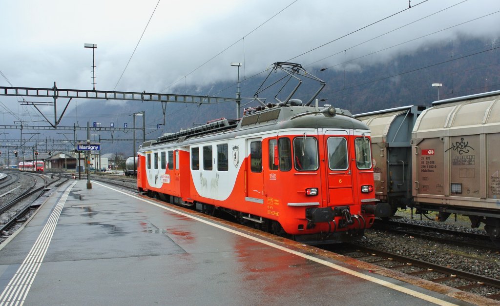 TMR Triebwagen Nr. 6, ABDe 4/4 537 506, auf Dienstfahrt im Bahnhof Martigny, Gleis 50, 11.01.2013.